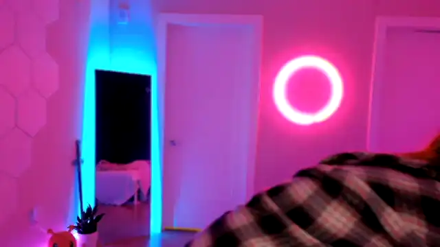 Snugglepunk – Myfreecams Live Video Recording – 2025-04-18 00:25:51