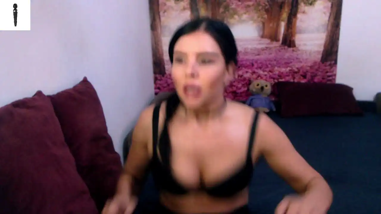 Sofialiub – Xlovecam Live Video Recording – 2025-05-04 21:04:03