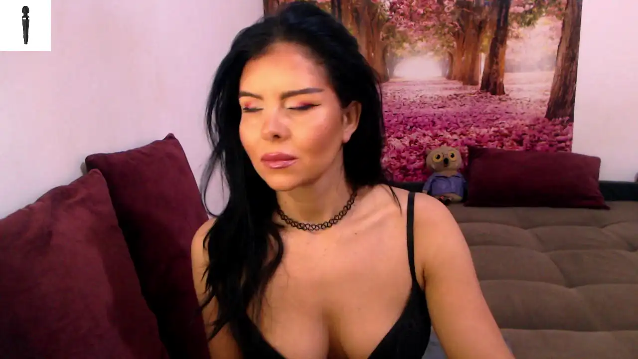 Sofialiub – Xlovecam Live Video Recording – 2025-05-08 16:52:38