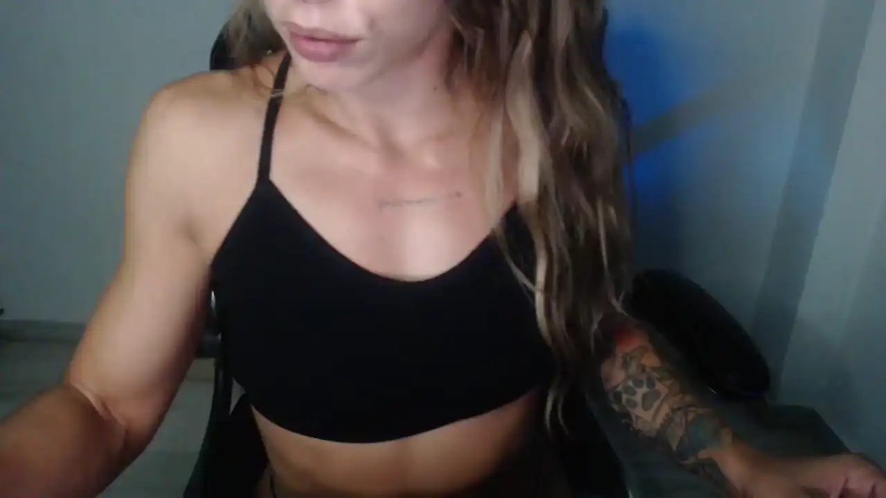 Liviia – Amateur.tv Live Video Recording – 2025-05-07 20:38:39