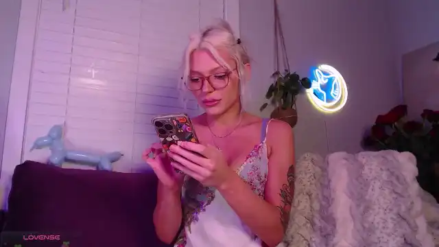 Littleviv – Myfreecams Live Video Recording – 2025-07-02 14:26:41