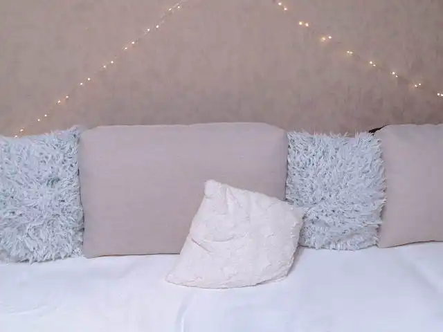 Emelline – Xlovecam Live Video Recording – 2025-10-31 02:23:11