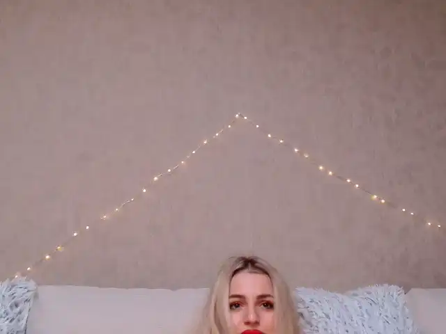 Emelline – Xlovecam Live Video Recording – 2026-05-02 19:04:17