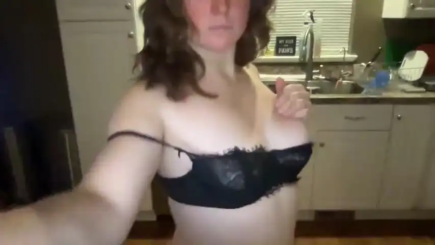 Maciebaby22 – Chaturbate Live Video Recording – 2025-04-04 01:33:14