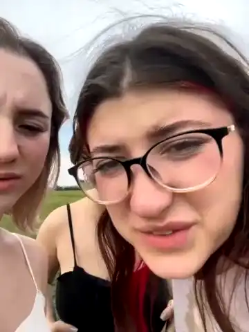 Lisetinypoet – Stripchat Live Video Recording – 2025-01-30 20:34:50