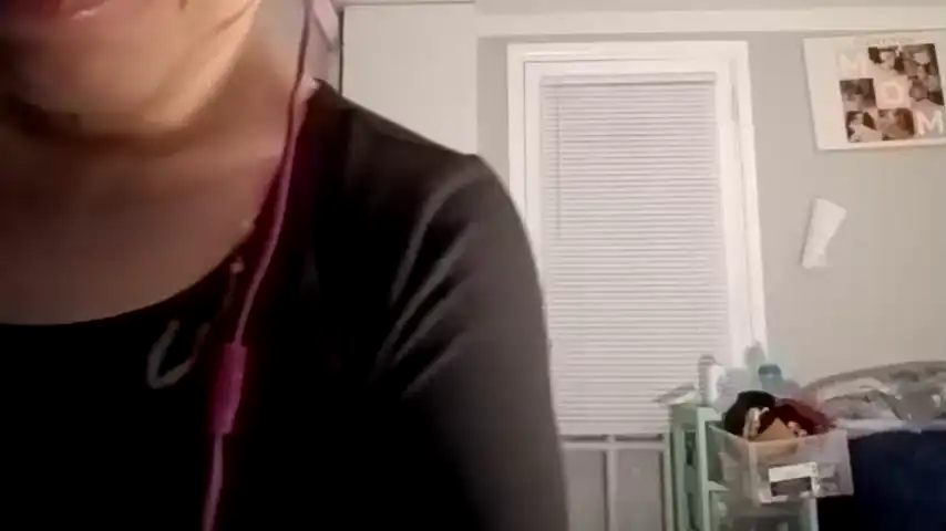 Savagehernofuck – Chaturbate Live Video Recording – 2025-05-09 18:06:33