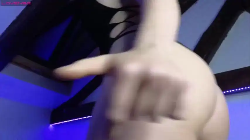 Tinayummy – Chaturbate Live Video Recording – 2025-08-22 00:04:51