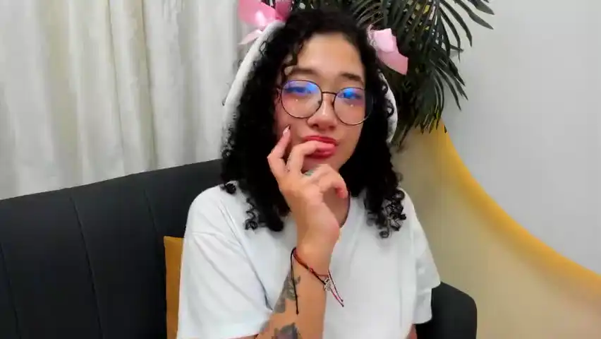 Sakuramilk – Amateur.tv Live Video Recording – 2026-05-05 10:14:40