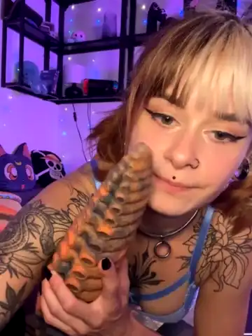 Sallydinosaur – Stripchat Live Video Recording – 2025-11-22 16:38:55