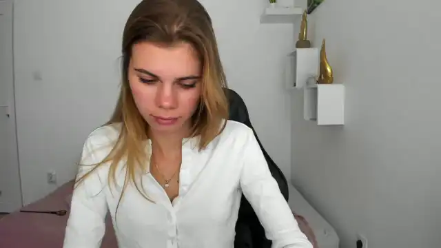 Rileyreid_18 – Myfreecams Live Video Recording – 2026-05-17 18:17:33