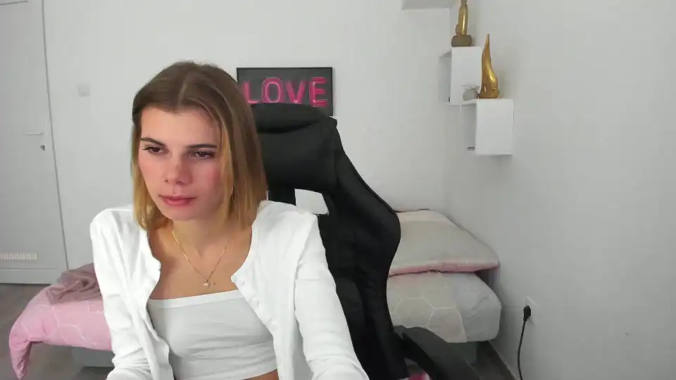 Rileyreid_18 – Myfreecams Live Video Recording – 2026-07-11 19:02:59