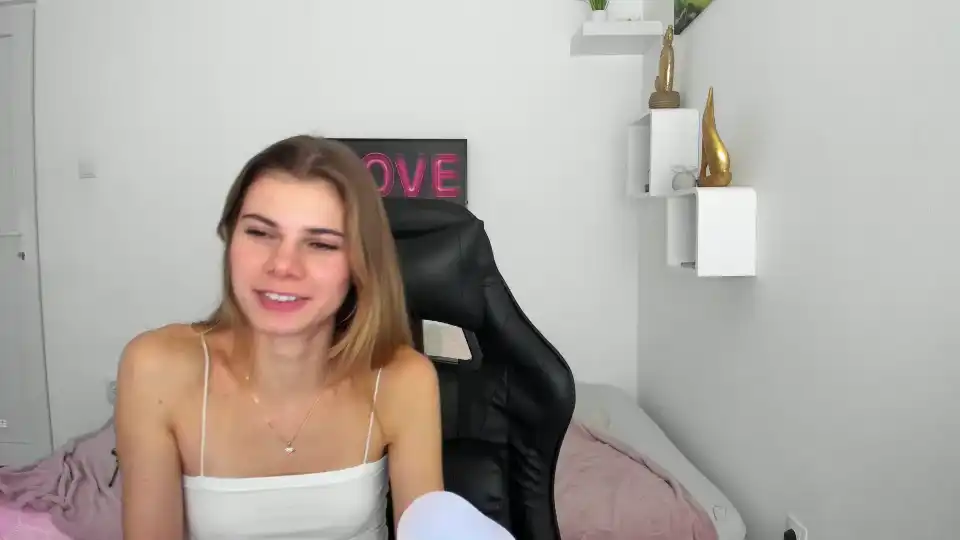 Rileyreid_18 – Myfreecams Live Video Recording – 2025-09-18 03:39:04