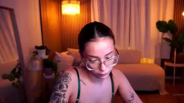 Naomii18 – Myfreecams Live Video Recording – 2026-01-14 09:33:24